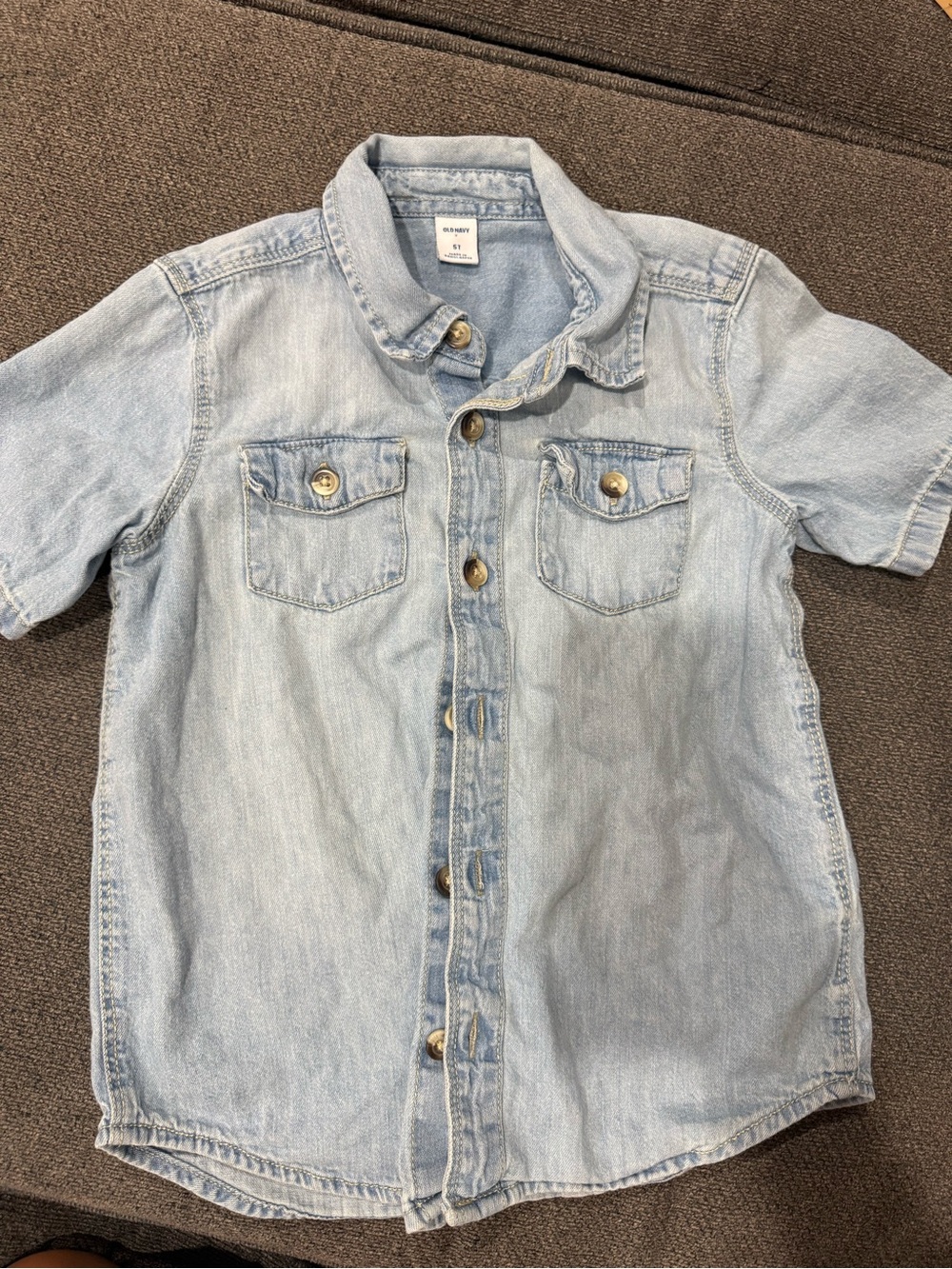 Old Navy Light Wash Denim Short-Sleeve Button-Down Shirt